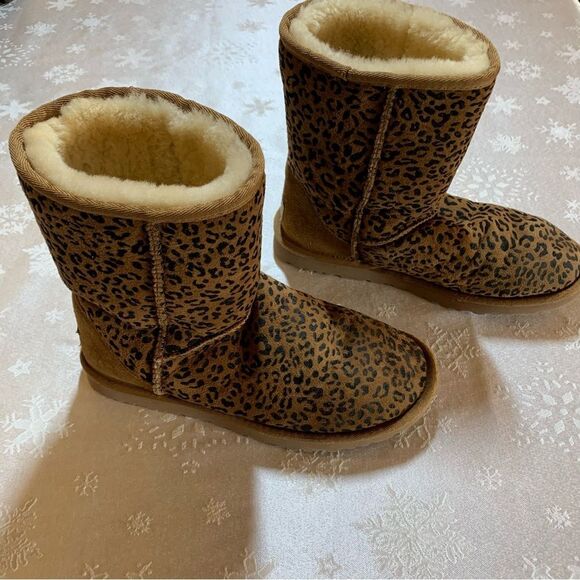 UGG Boots 1006072 Cheetah Animal Print Great Soles Fluffy Sz 6 Gorgeous - Picture 7 of 8